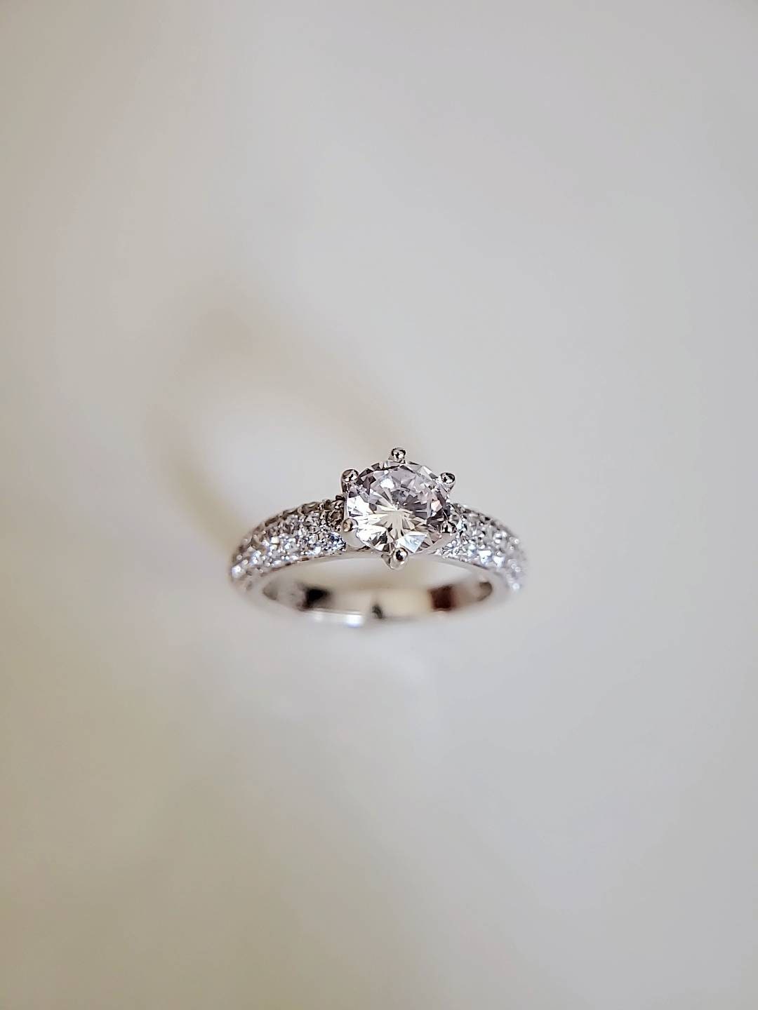 Engagement Ring Round Cut 1.03 ct.