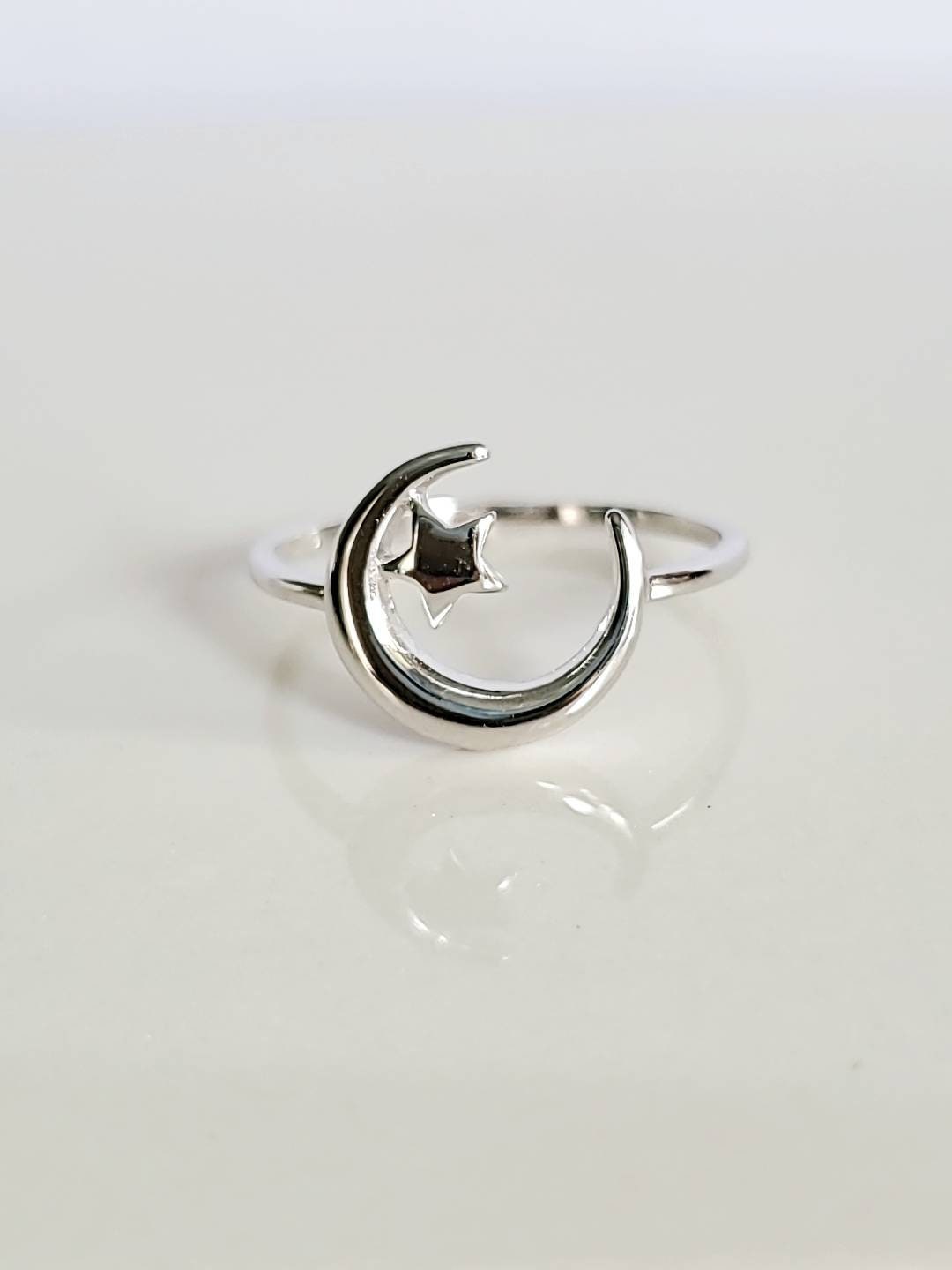 Thin Crescent Moon Star Women's Ring – 925 Sterling Silver