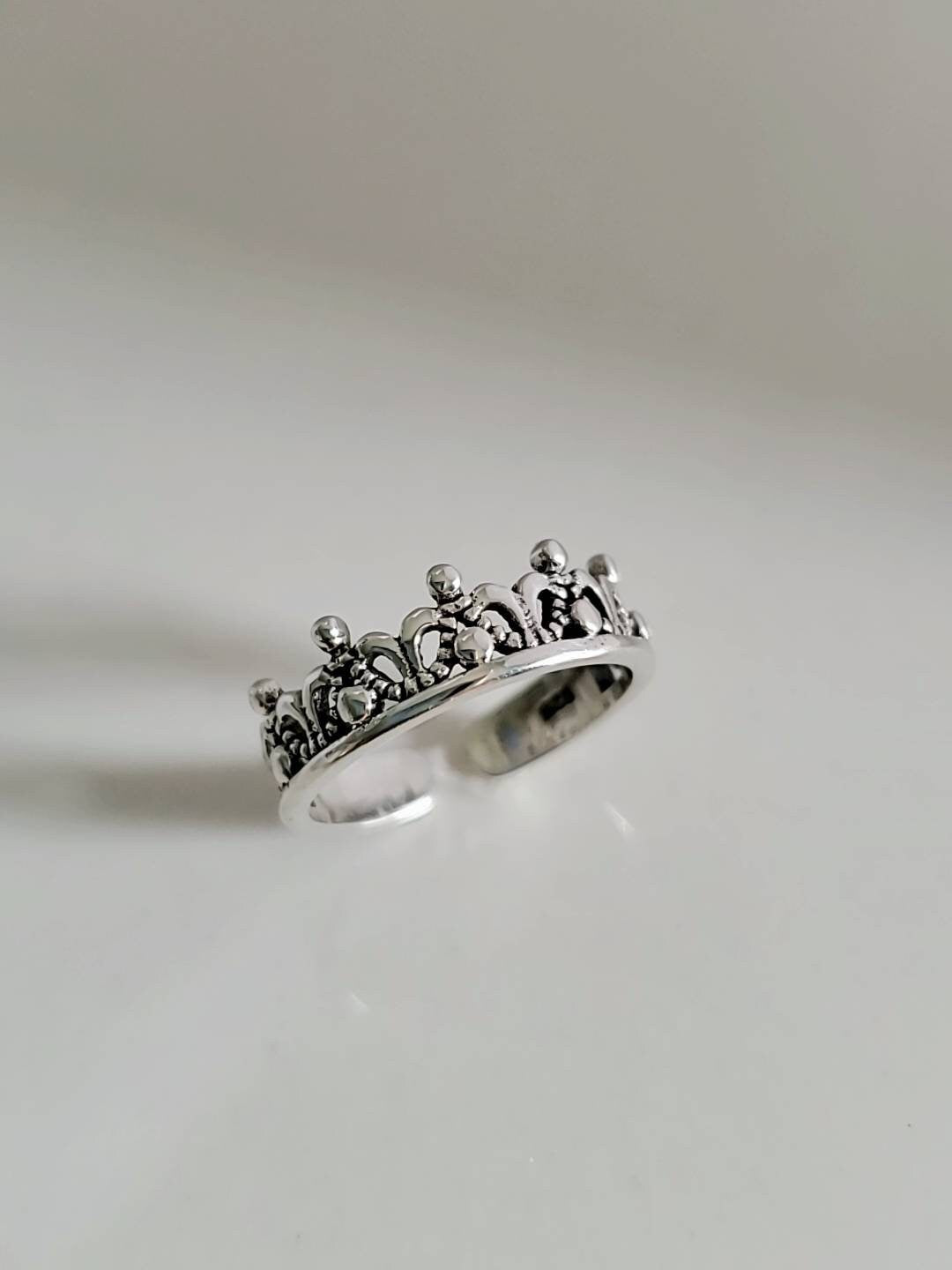 Crown Toe Ring – Sterling Silver