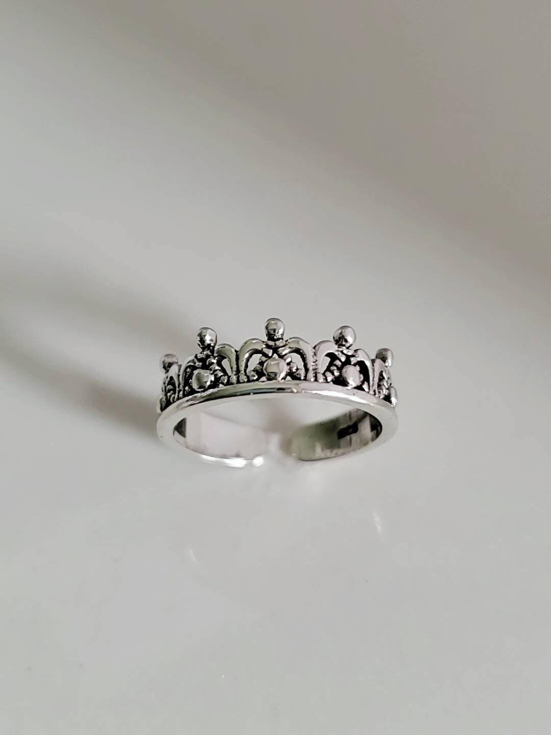 Crown Toe Ring – Sterling Silver