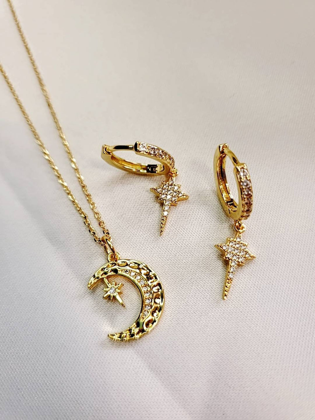 Gold Starburst Moon Crescent Pendant