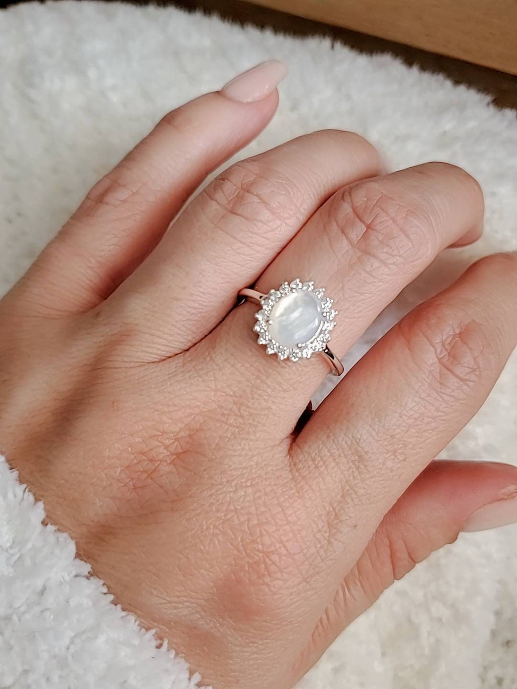 Oval Mother of Pearl 19-Stone Ring – 925 Sterling Silver