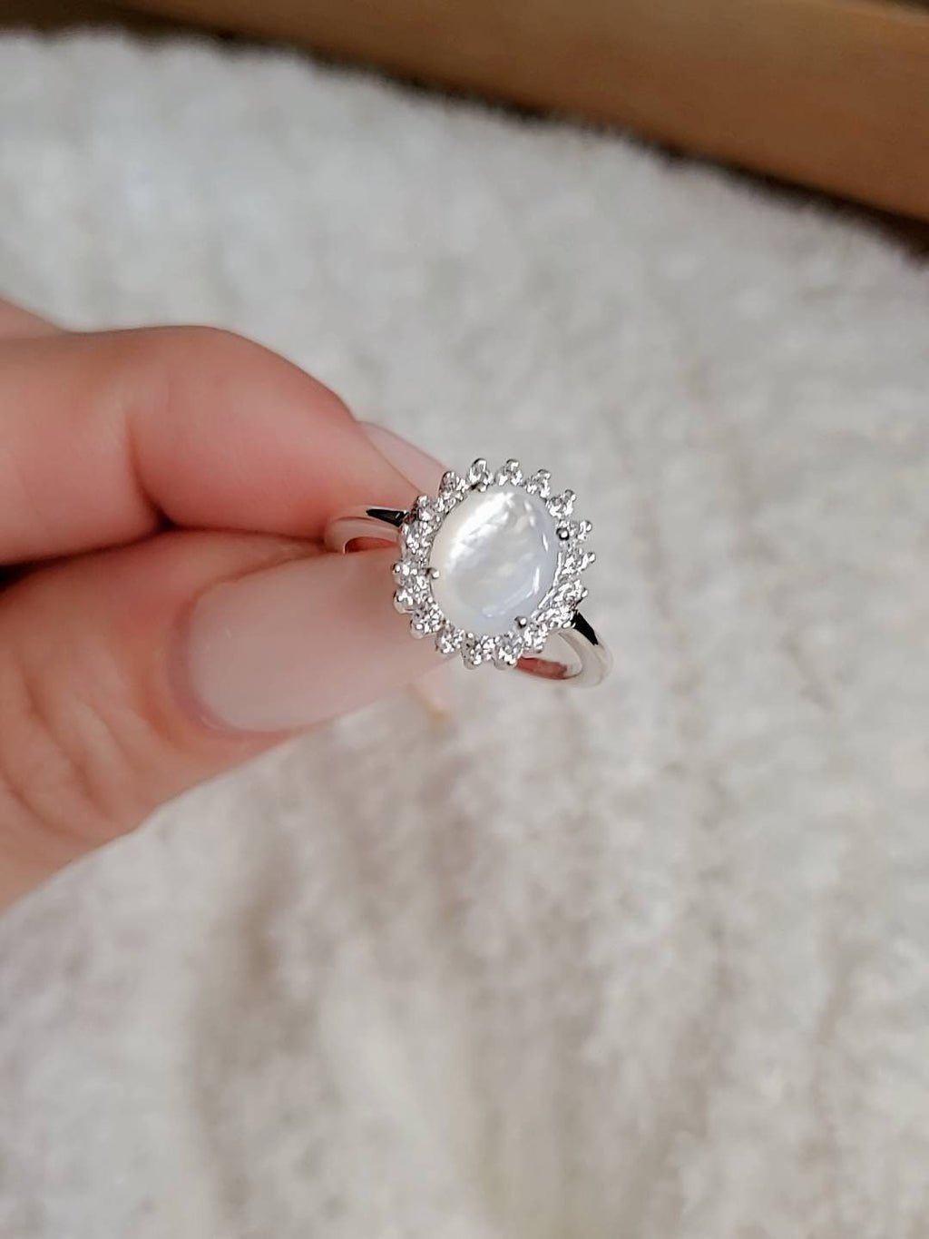 Oval Mother of Pearl 19-Stone Ring – 925 Sterling Silver