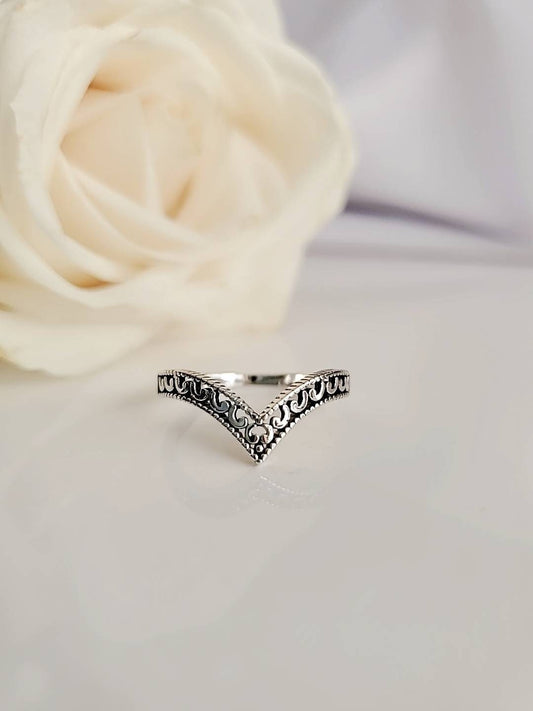 Curved Chevron Ring