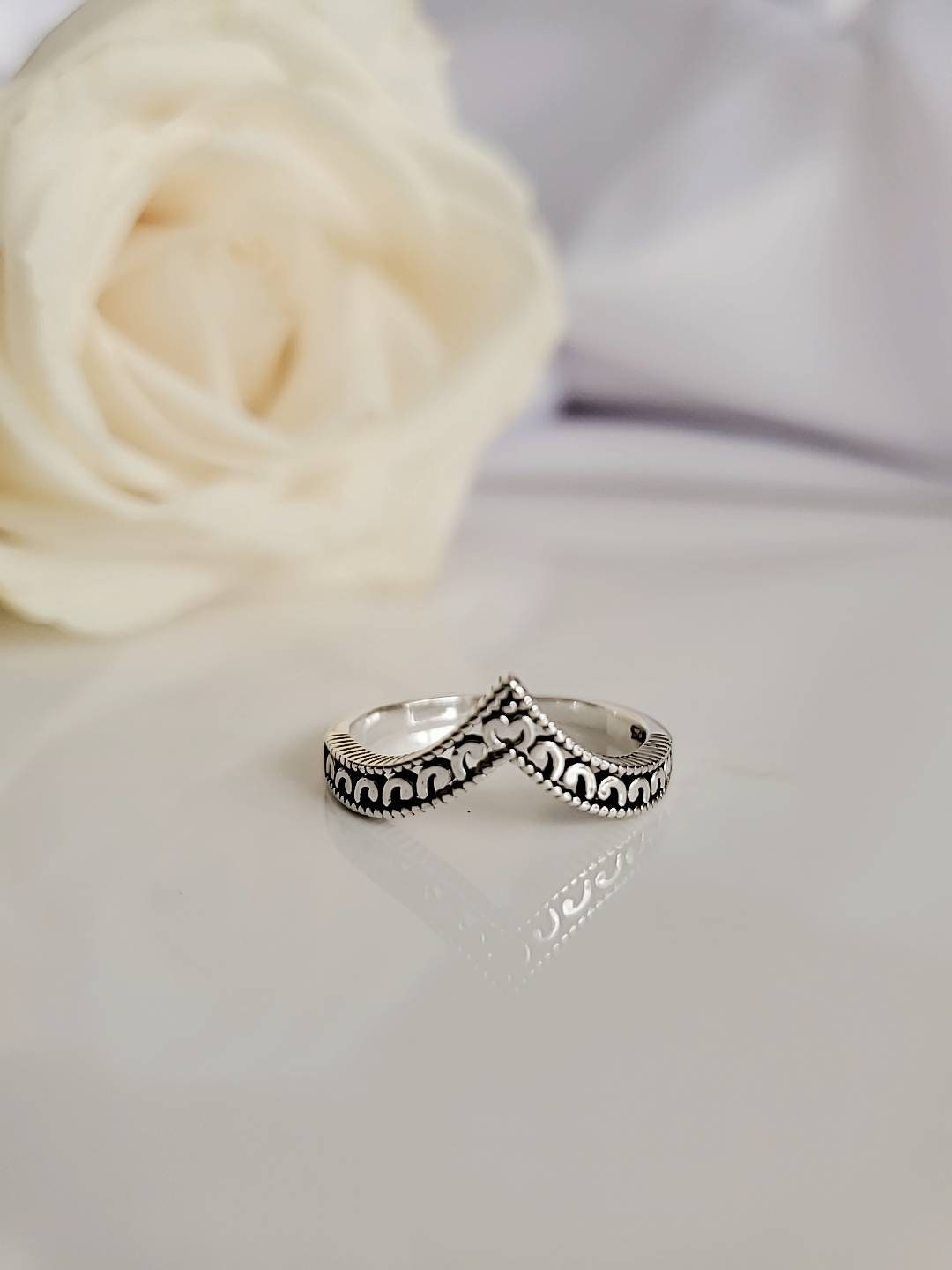 Curved Chevron Ring