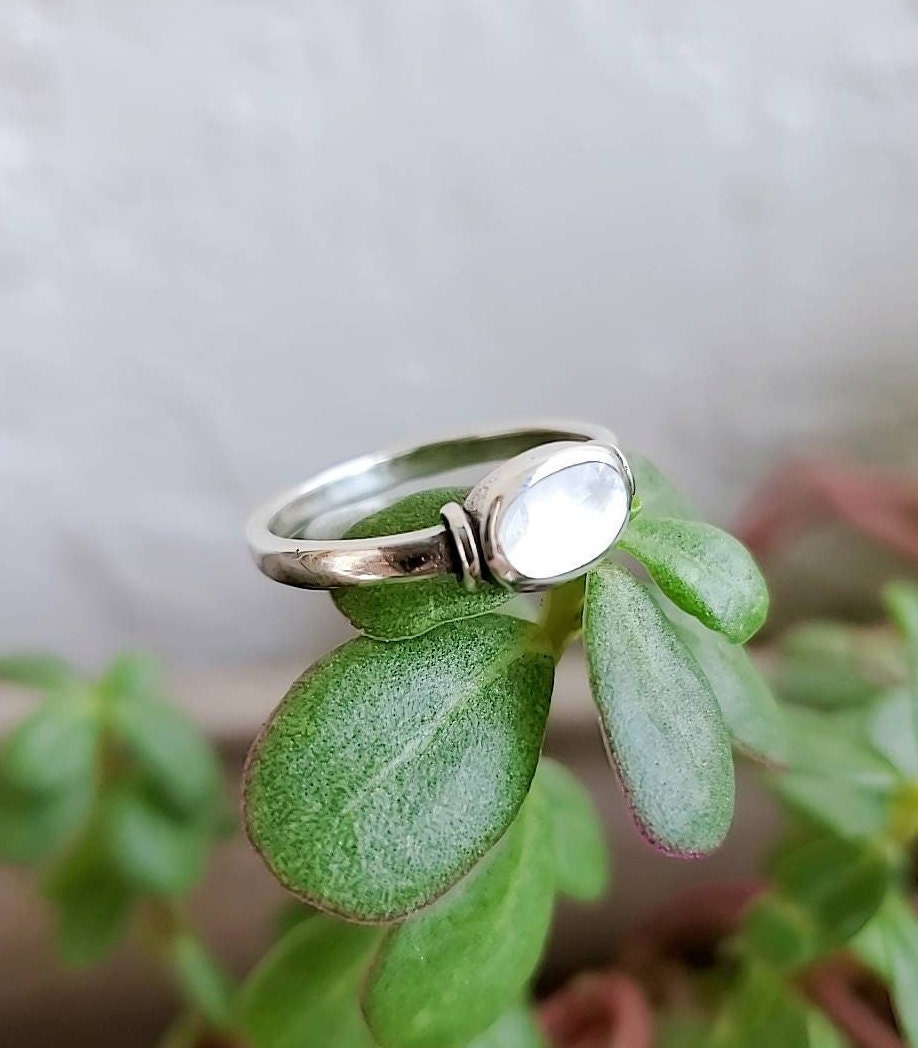 Mother of Pearl Ring – Sterling Silver with 6mm Band Width