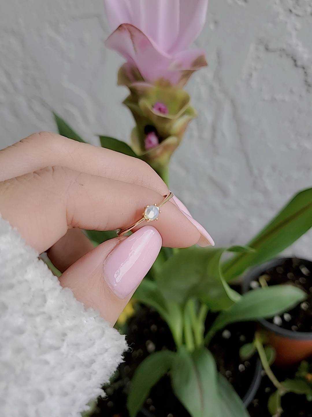 Solitaire Mother of Pearl Gold Ring