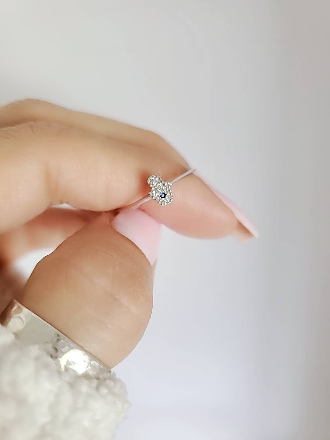 Thin Hand Women's Ring – 925 Sterling Silver