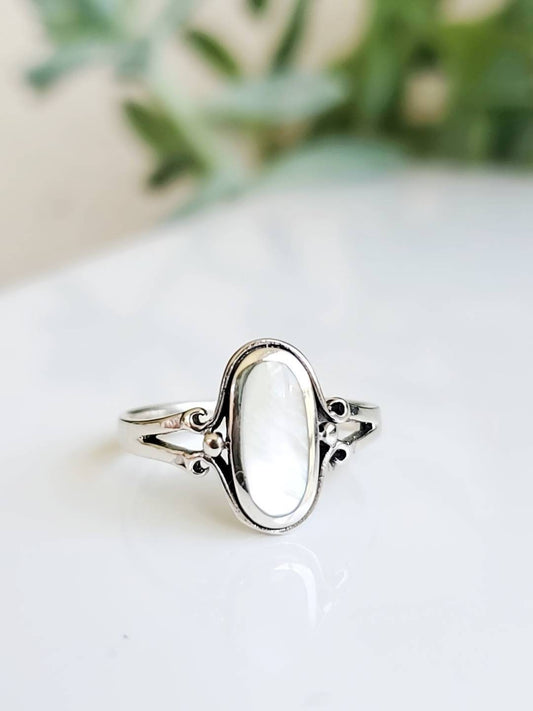 Sterling Silver Mother of Pearl Ring, Women's Ring,  Minimalist Ring, Oval Stone, 925 Stamped, Anniversary Gift, Gift for Women