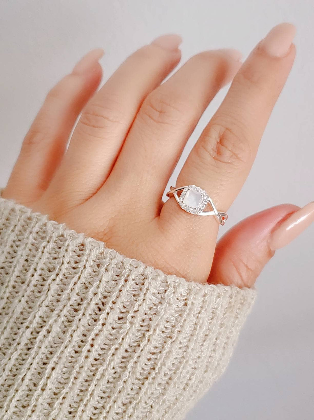Halo Mother of Pearl Women's Wedding Ring – 925 Sterling Silver