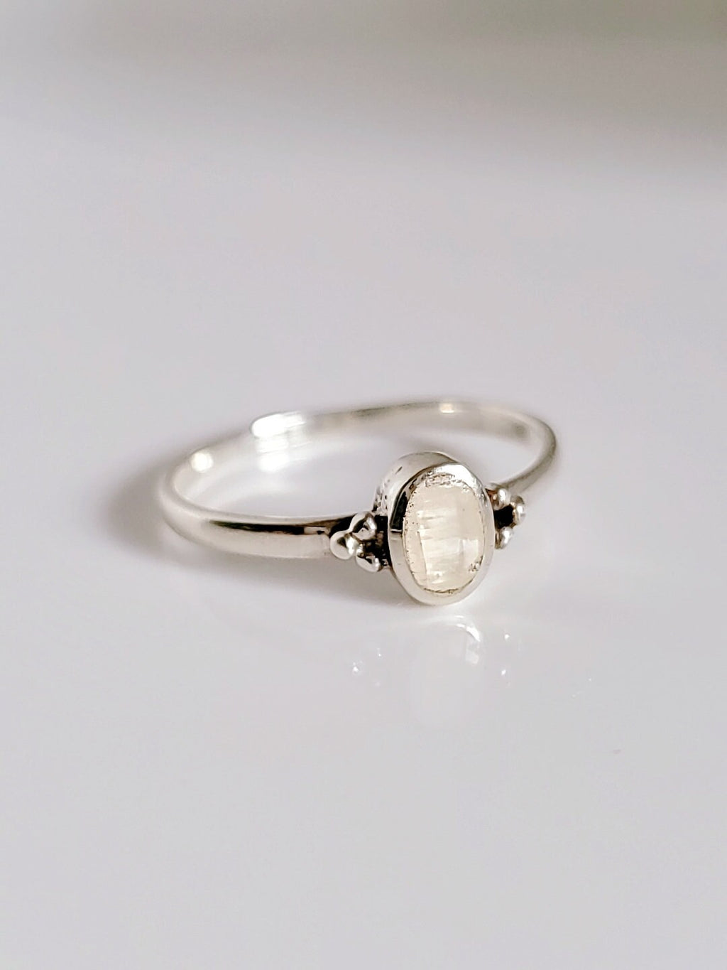Mother of Pearl Wedding Ring – 925 Sterling Silver