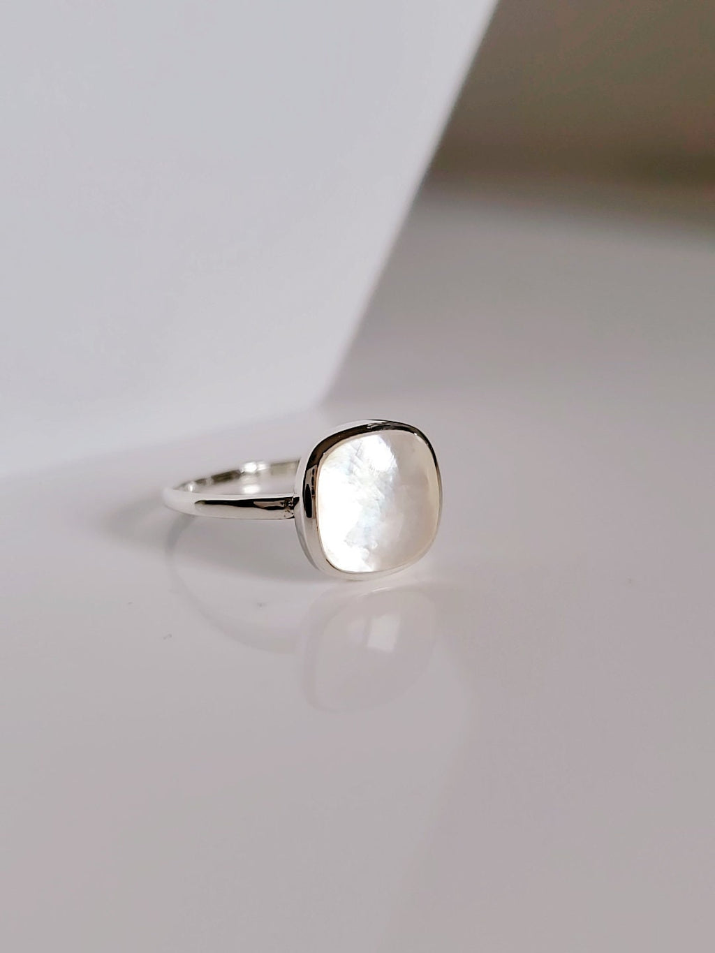 White Natural Mother of Pearl Wedding Ring – 925 Sterling Silver