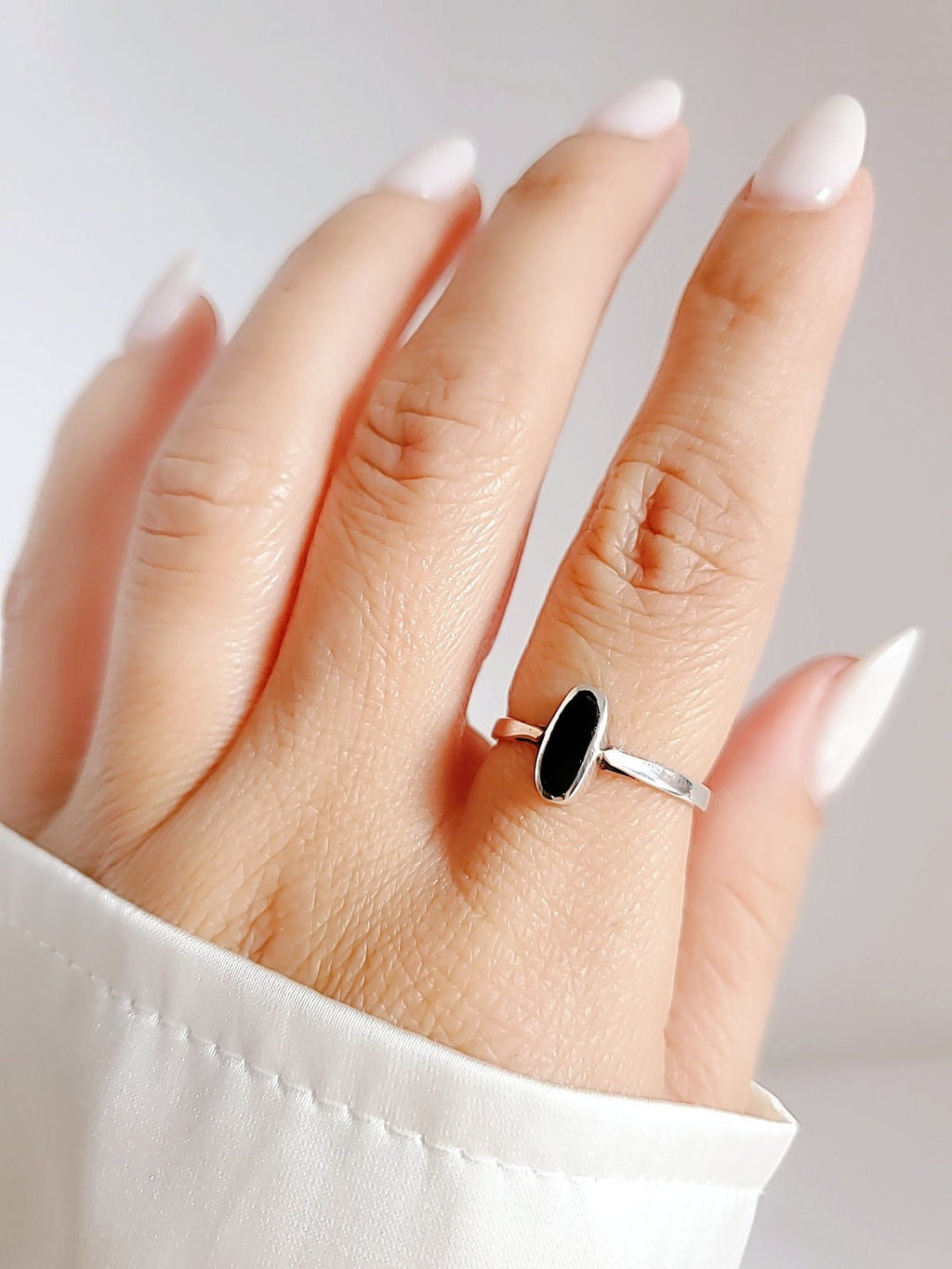 Minimalist Oval Onyx Ring – 925 Sterling Silver