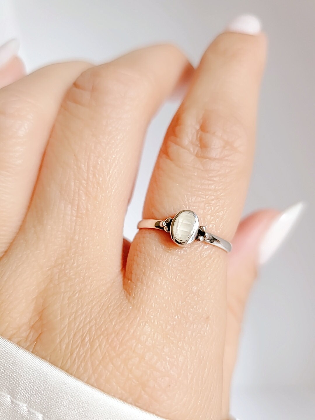 Mother of Pearl Wedding Ring – 925 Sterling Silver