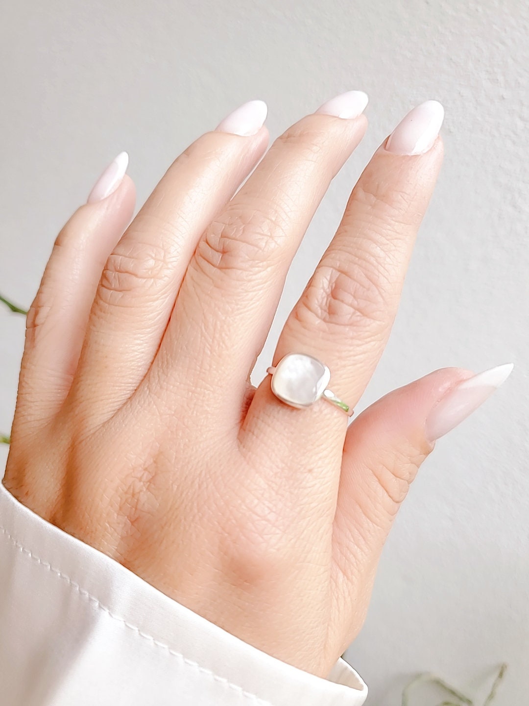 White Natural Mother of Pearl Wedding Ring – 925 Sterling Silver