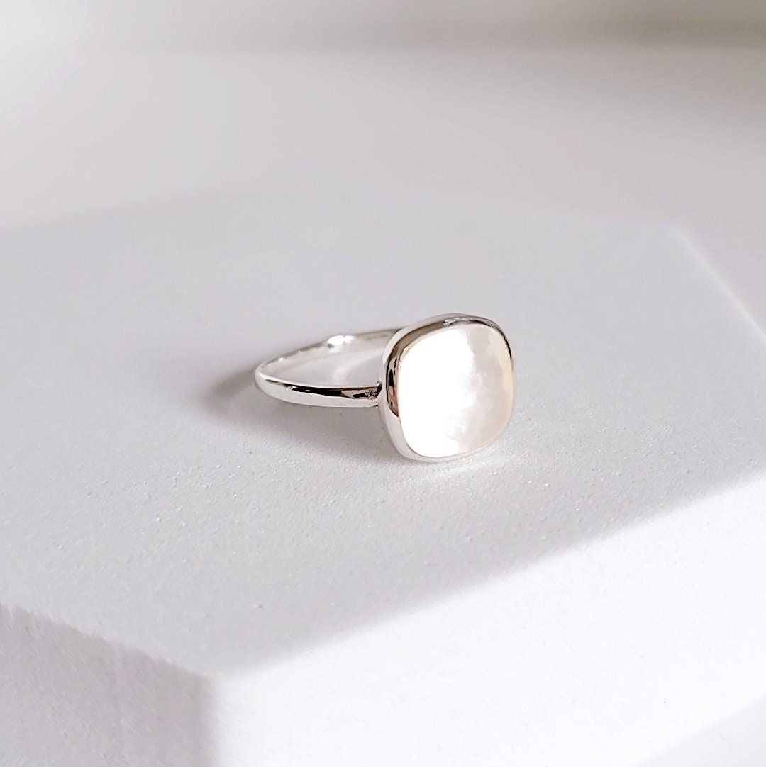 White Natural Mother of Pearl Wedding Ring – 925 Sterling Silver