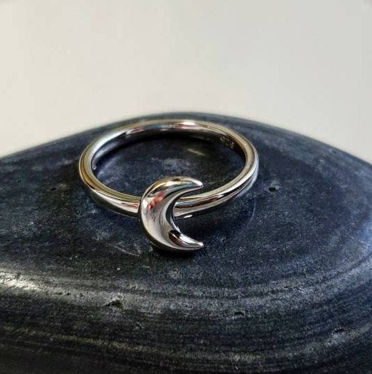 Crescent Moon Ring – Sterling Silver