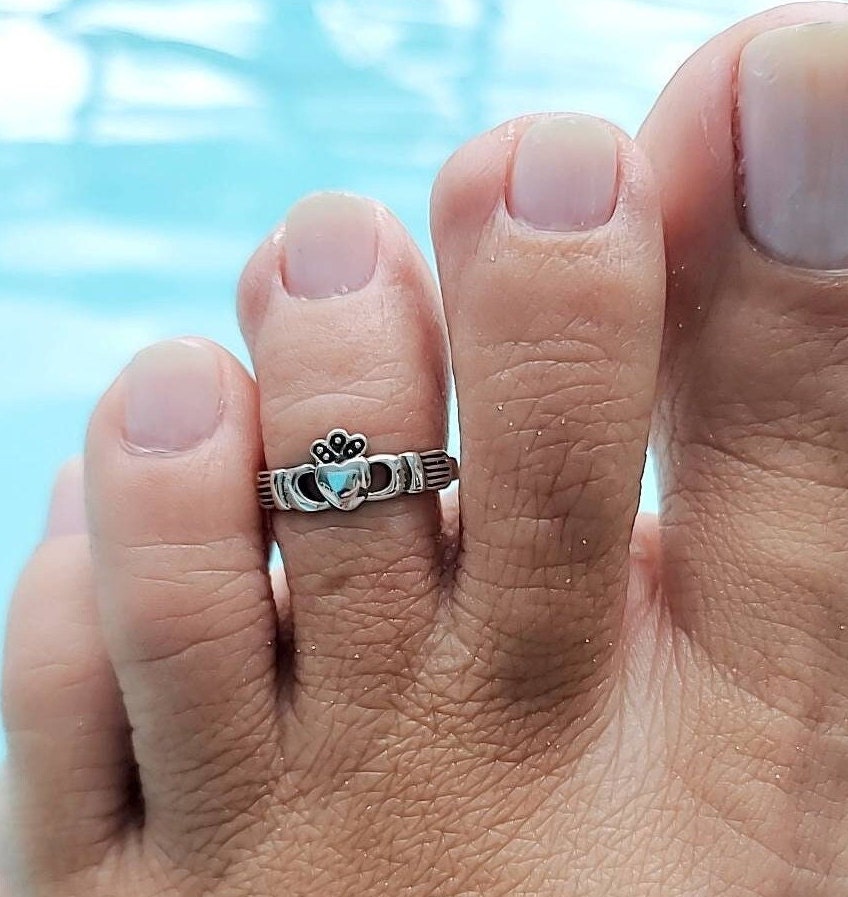 Claddagh Dainty Toe Ring