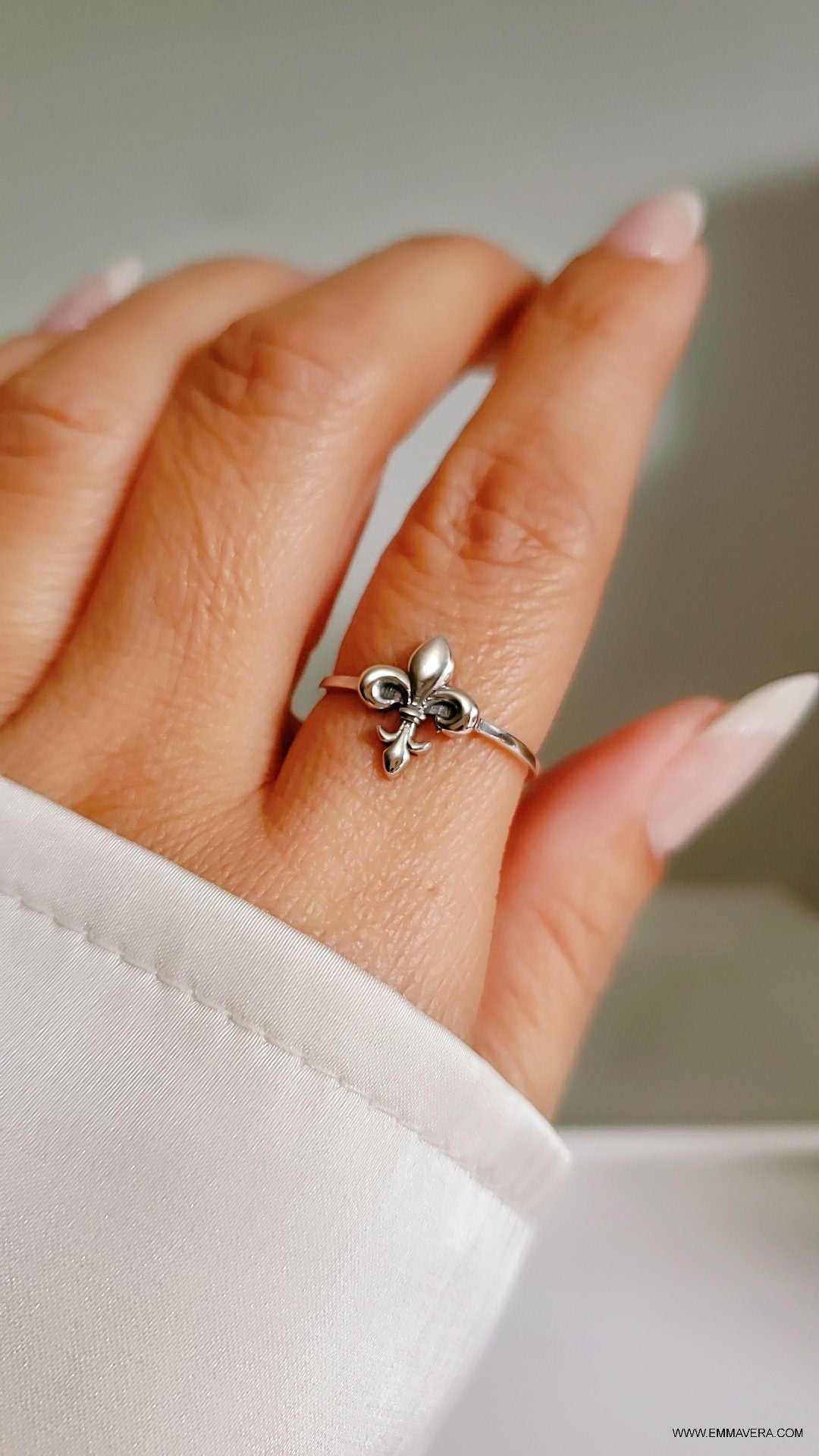 Dainty Sterling Silver Fleur de Lis Ring