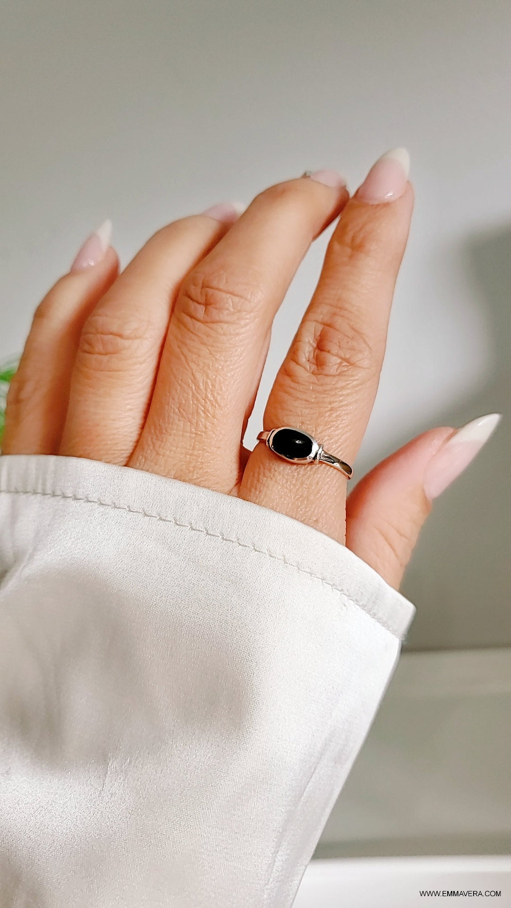 Oval Black Onyx Ring – 925 Sterling Silver