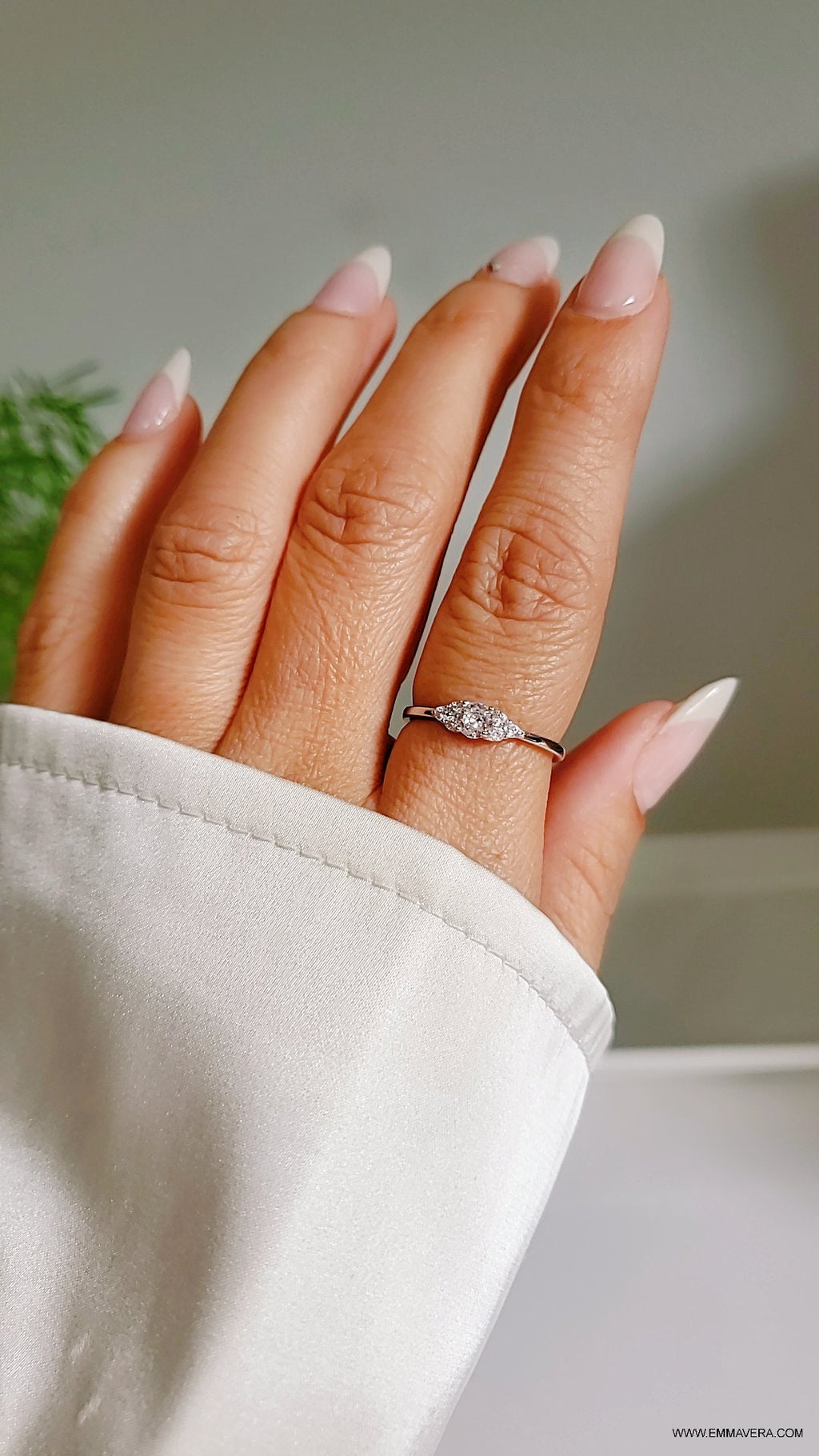 Dainty Women's Ring – Sterling Silver