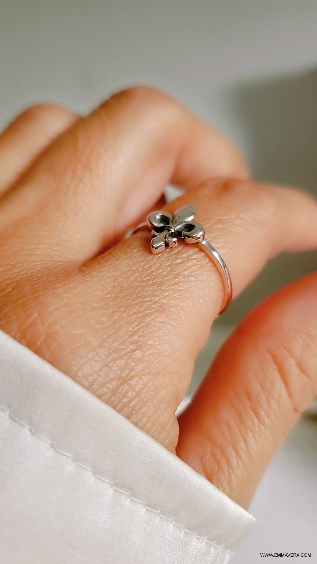 Dainty Sterling Silver Fleur de Lis Ring