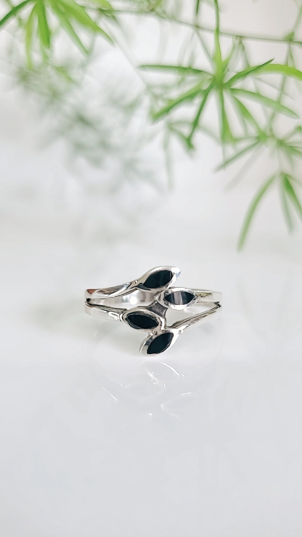 Leaf Onyx Statement Ring – 925 Sterling Silver
