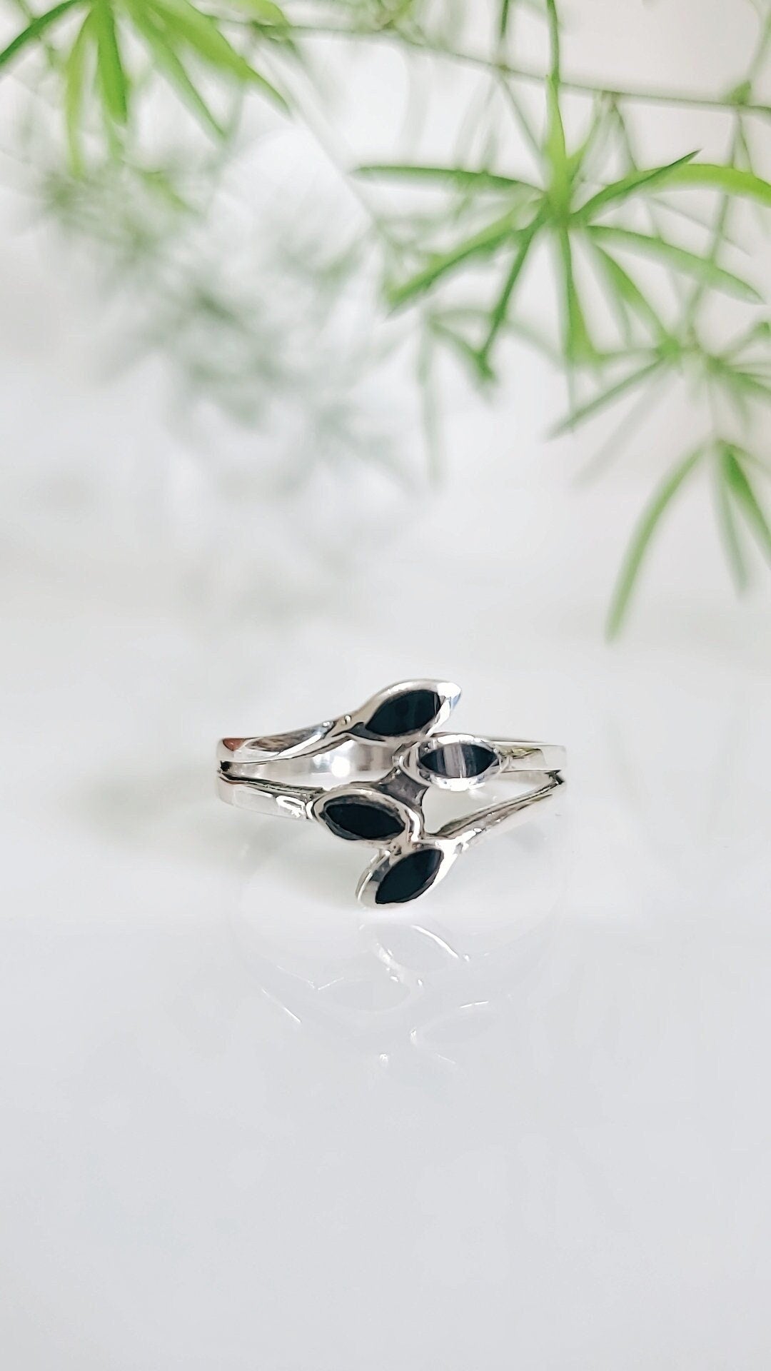 Leaf Onyx Statement Ring – 925 Sterling Silver