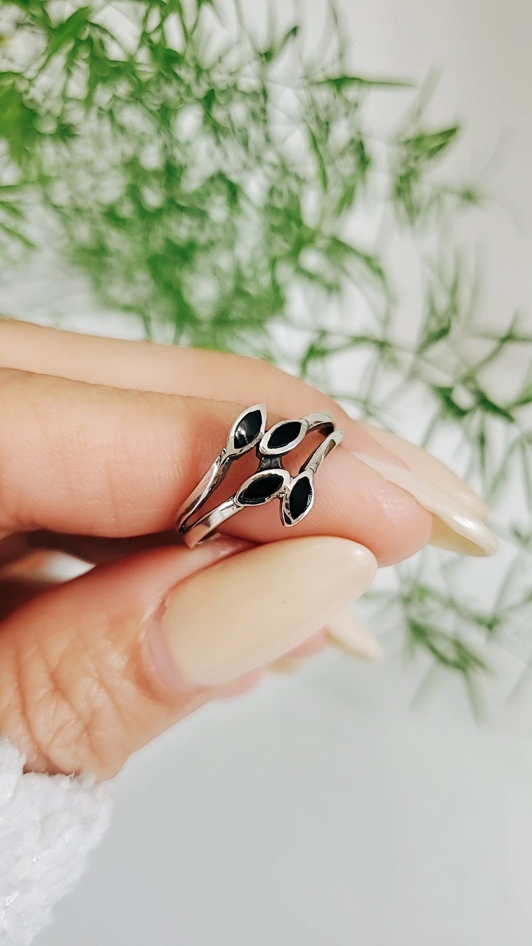 Leaf Onyx Statement Ring – 925 Sterling Silver