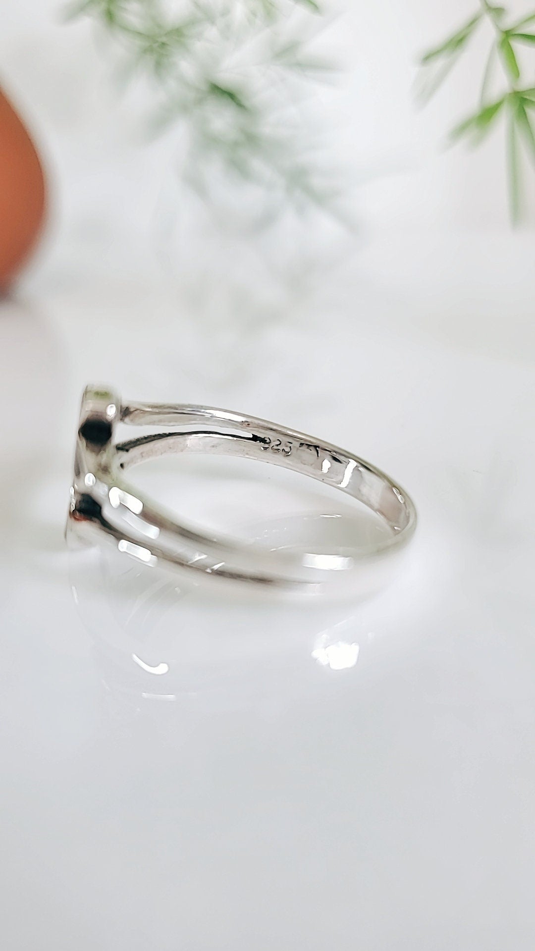 Leaf Onyx Statement Ring – 925 Sterling Silver