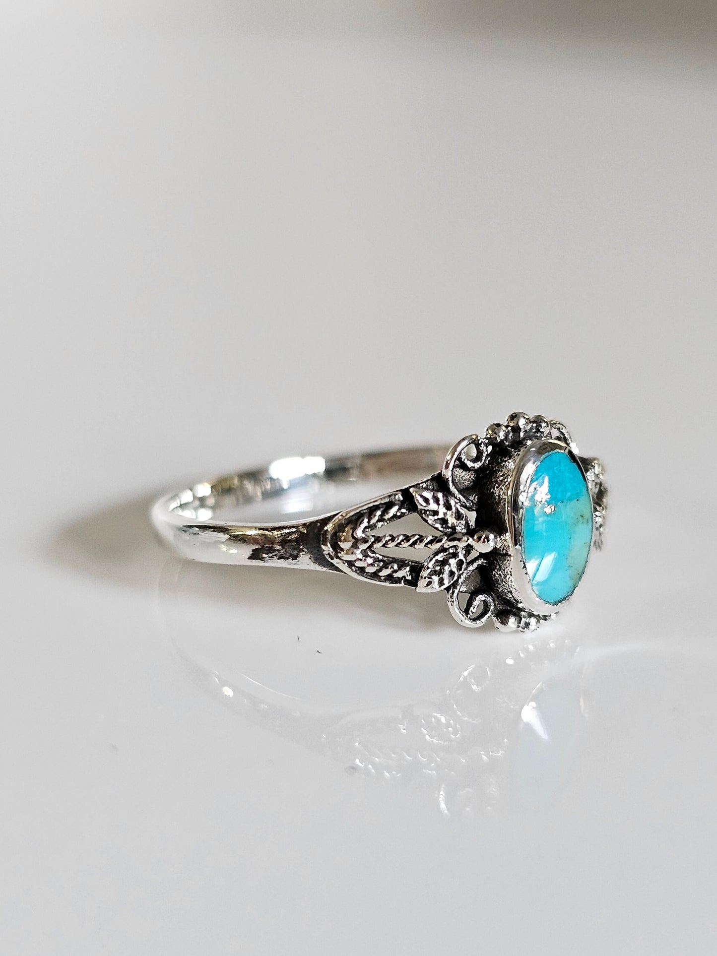 Turquoise Vintage Style Ring Oval Stone