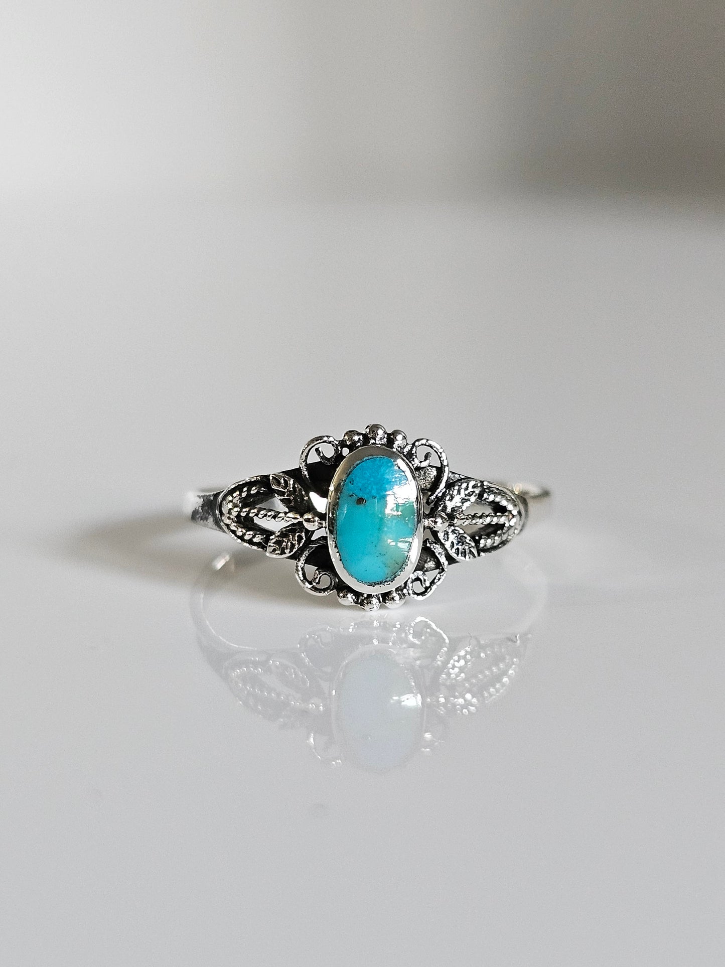 Turquoise Vintage Style Ring Oval Stone