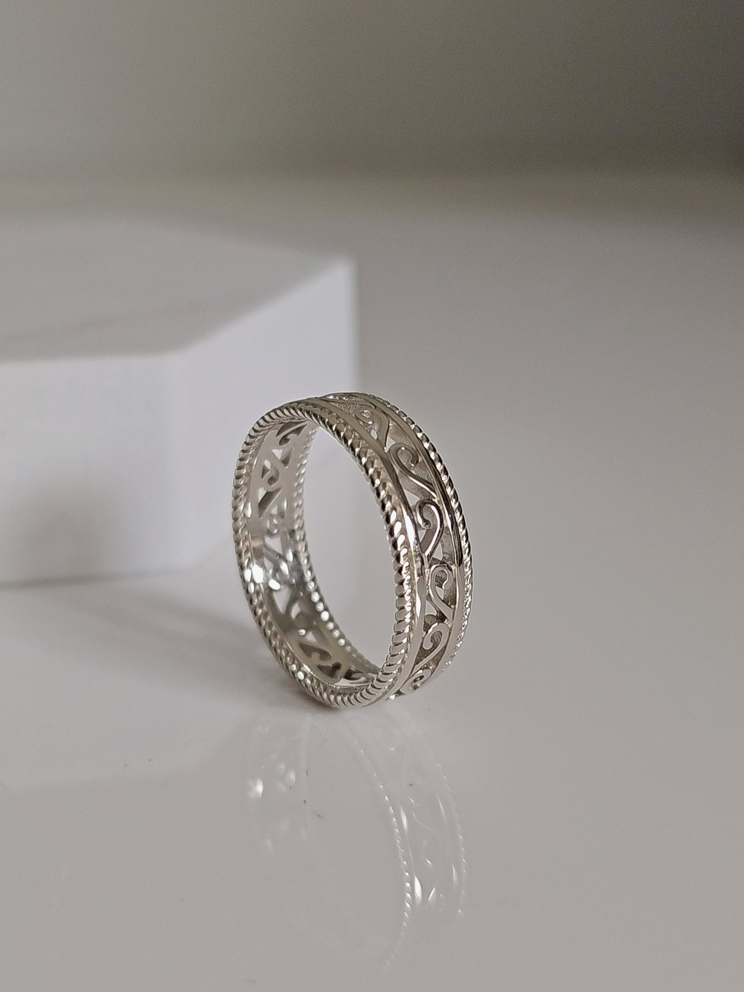 Silver Swirl Pattern, Filigree Thumb Band