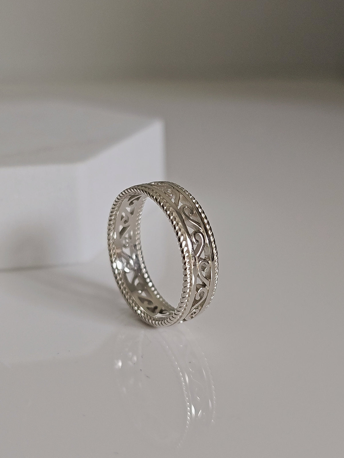Swirl Pattern Band