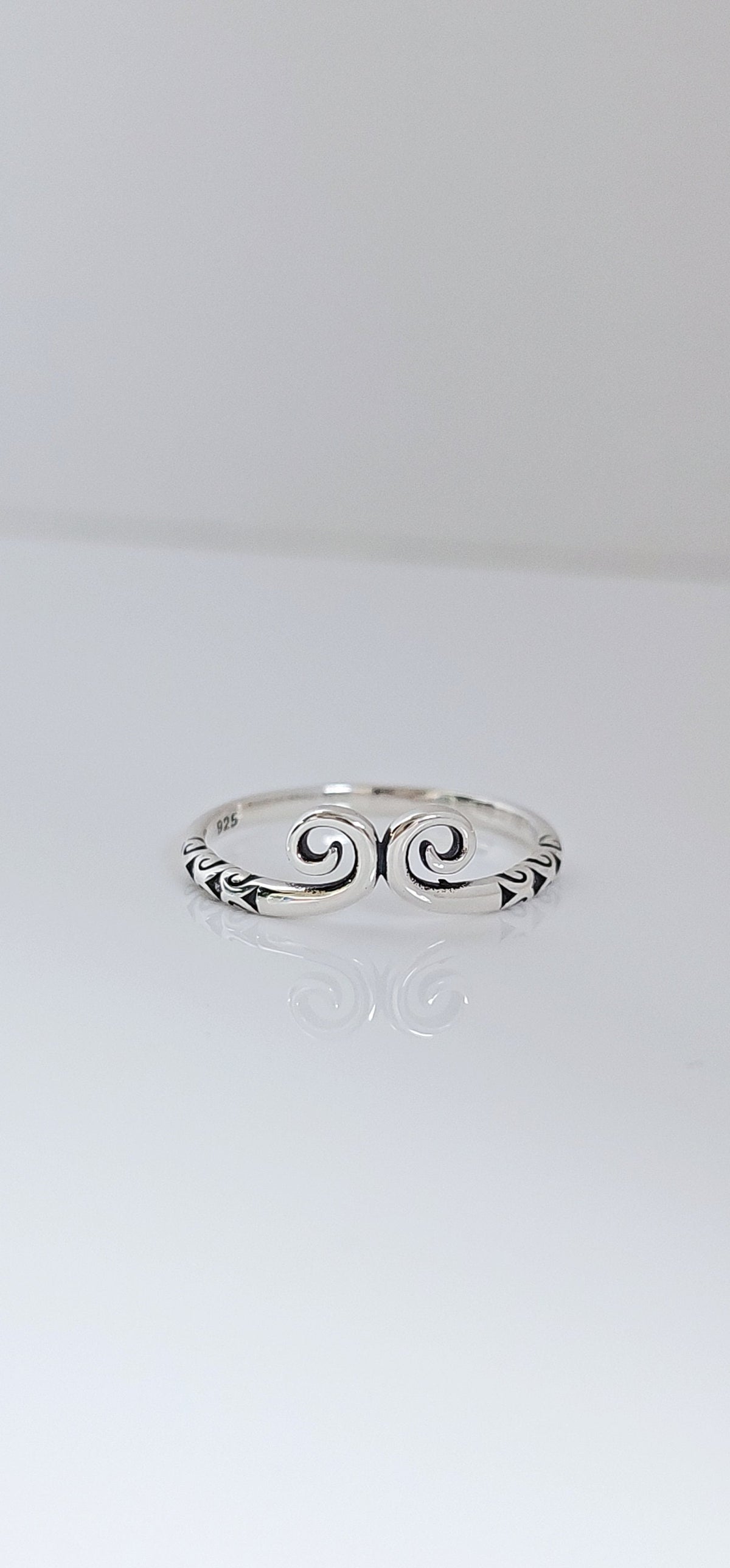 Dainty Spiral Ring – Sterling Silver