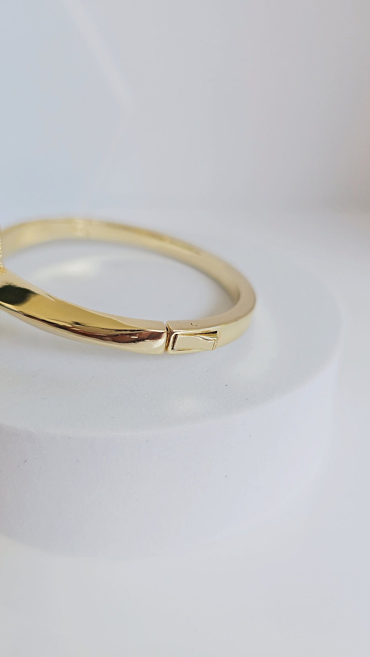 Mother of Pearl Large Clover Bangle Bracelet
