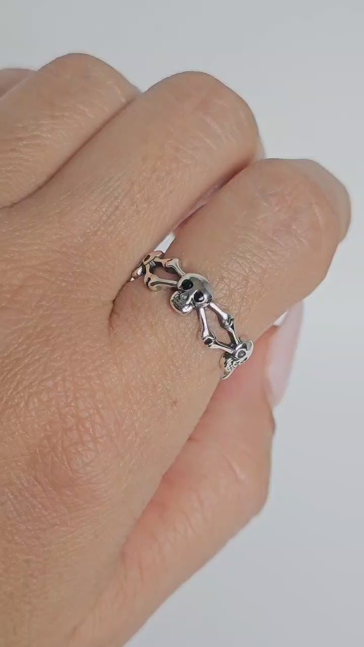 Skull Crossbones Unisex Eternity Ring – Sterling Silver